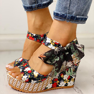 Feminine Wedges - Bow Trim in Floral Print - Power Day Sale
