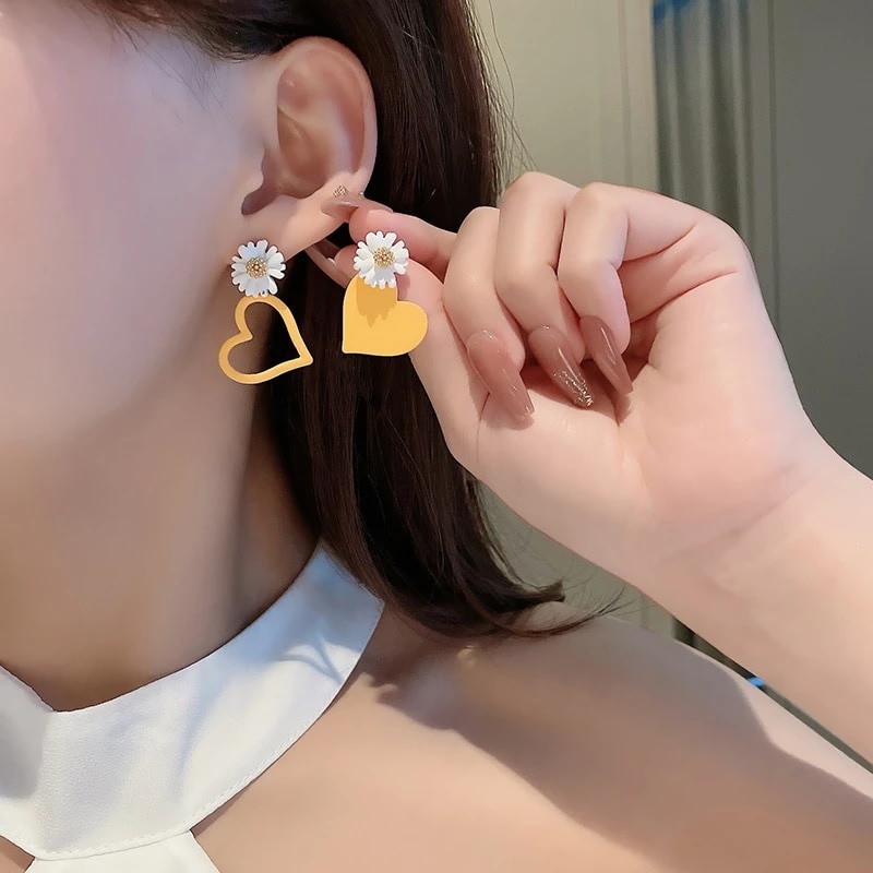 Sweet Heart Asymmetrical Earring