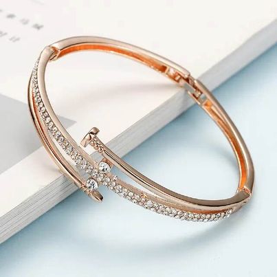 New Three-Layer Diamond-Encrusted Bracelet