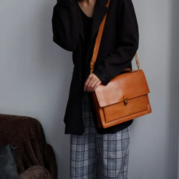 New Vintage Top Layer Cowhide Leather Large Capacity Handbag - Image 3