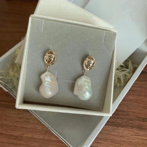 Baroque Pearl Earrings Retro Court Gold Coins Queen Head Jewelry - Image 3
