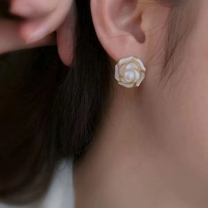 Camellia Shaped AKOYA Pearl Earrings Fashionable Retro High-end Jewelry - Image 2