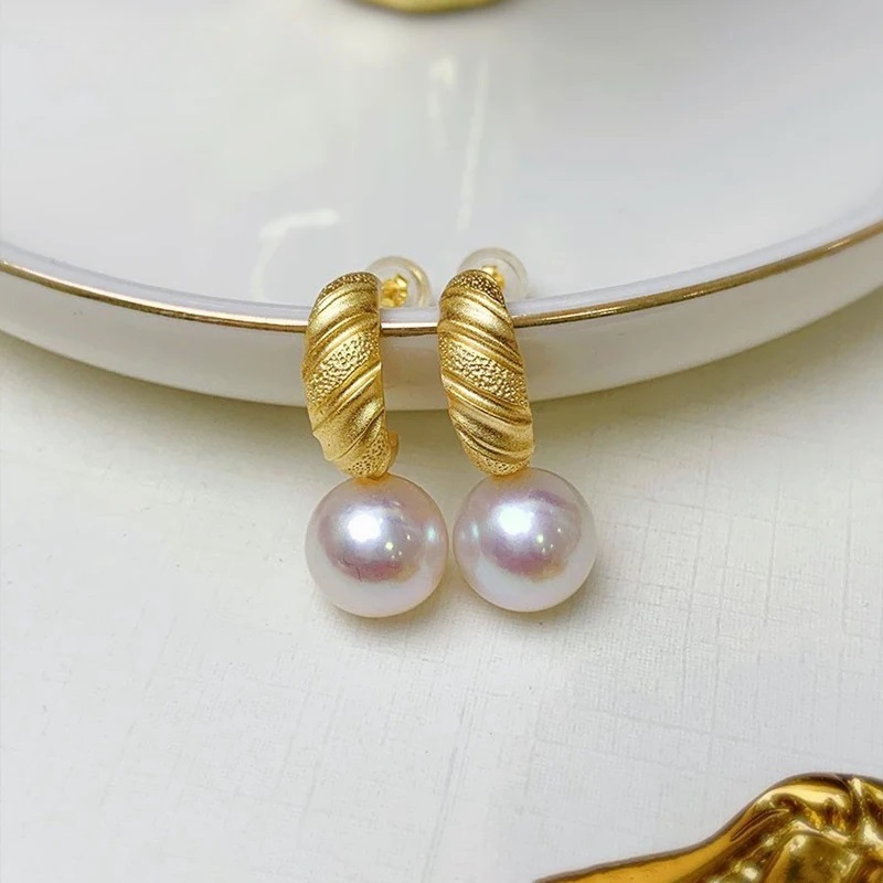 Extremely Bright Edison Round Pearl Earrings Croissant Textured Gold