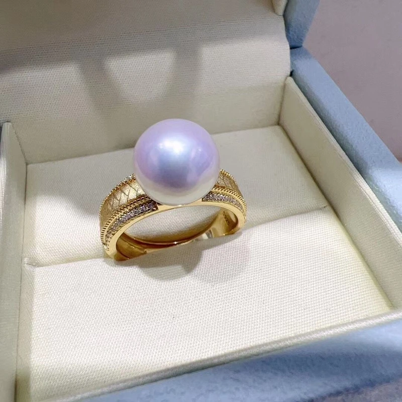 Bright White Edison with Heavy Craft Gold Brushed Matte Retro Palace Style Round Pearl Ring