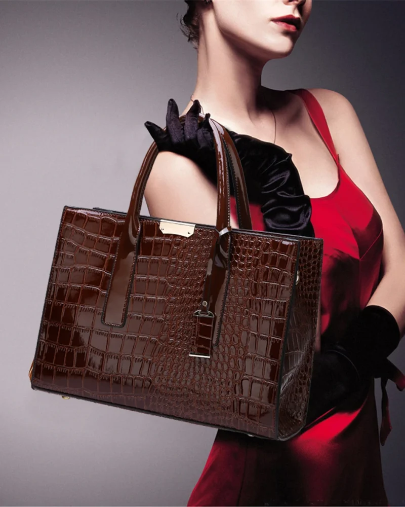 Chic Crocodile-Embossed Leather Shoulder Bag for - Elegant High-Quality Handbag