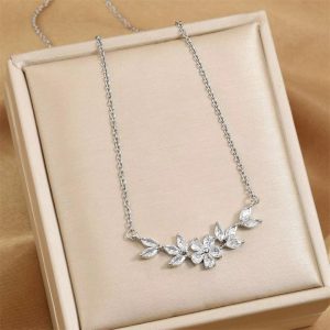 Cubic Zirconia Fashion Charm Choker Flower Pendant Necklace - Image 2