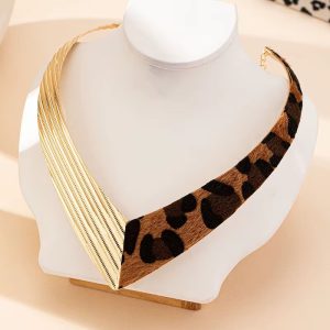 Trendy Geometric V-shaped Collar Leather Leopard Print Simple Necklace - Image 2