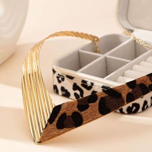 Trendy Geometric V-shaped Collar Leather Leopard Print Simple Necklace - Image 5