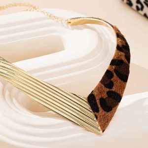 Trendy Geometric V-shaped Collar Leather Leopard Print Simple Necklace - Image 4